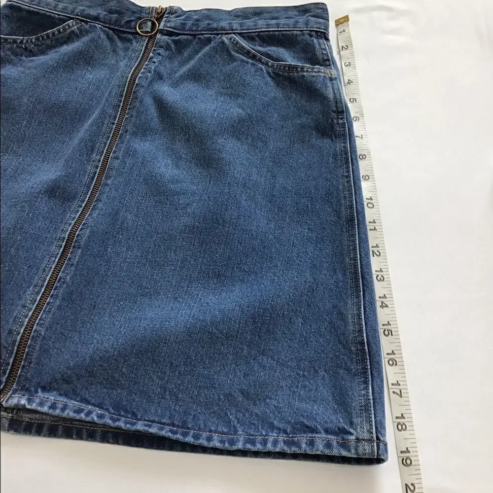 Levi’s Denim Mini Skirt Blue Front Zip Denim Mini Skirt Size 28